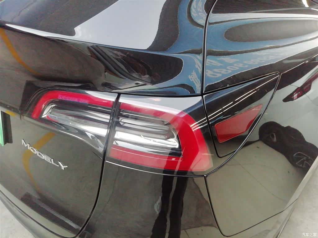 Tesla Model Y, 2023 19