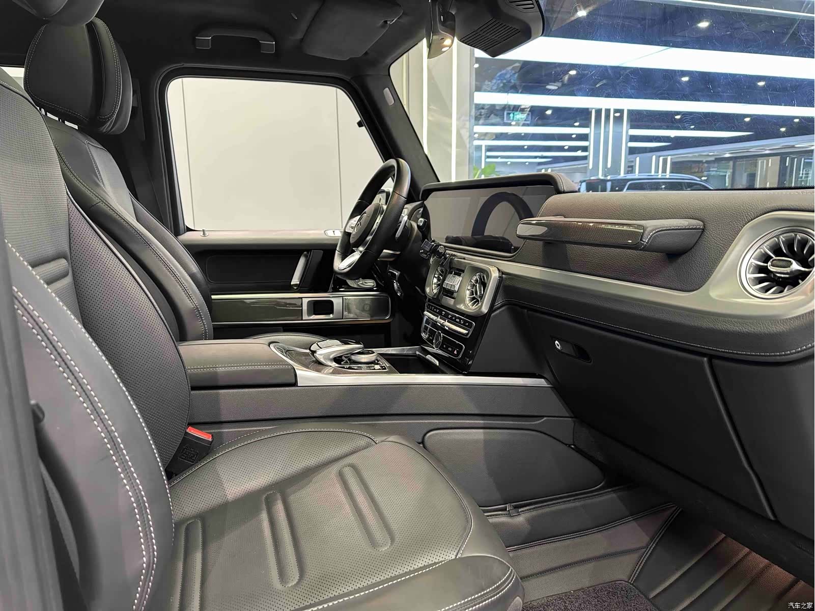 Mercedes-Benz G-Class, 2023 8