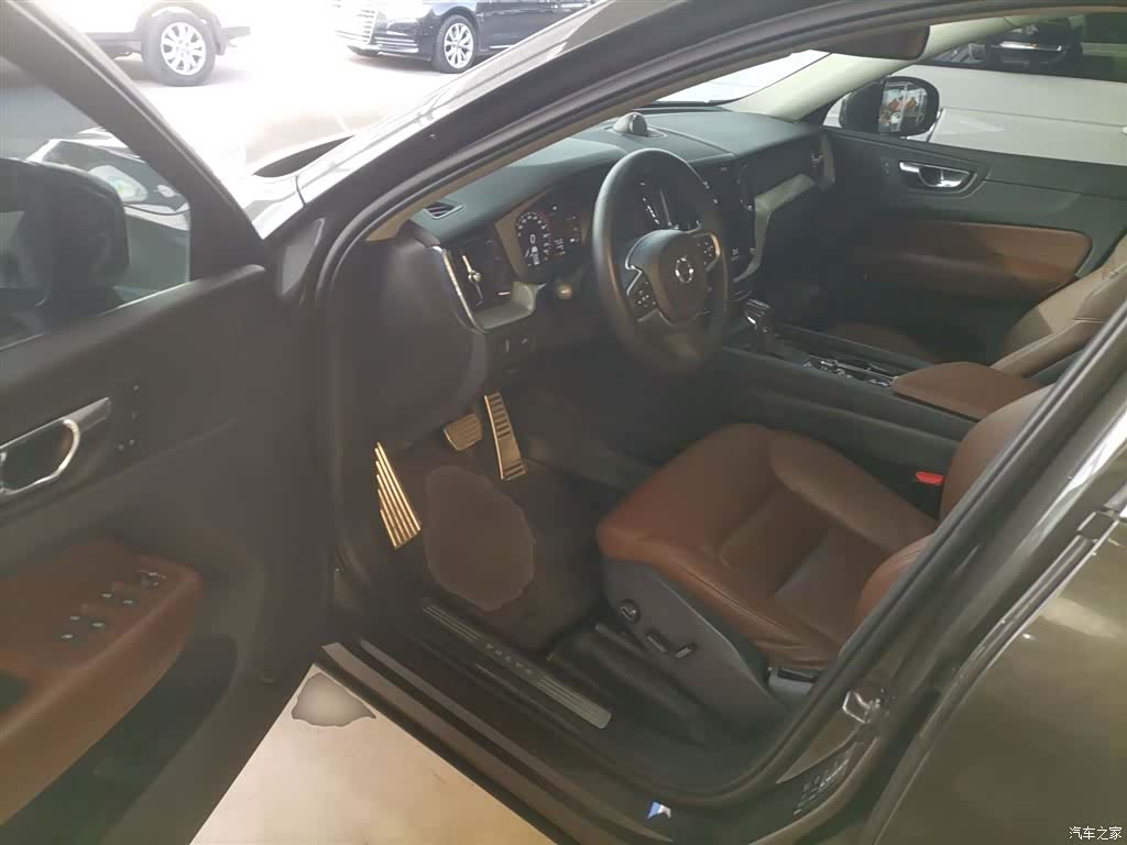 Volvo XC60, 2018 16