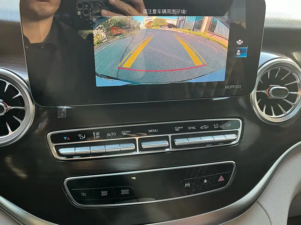 Mercedes-Benz V-class