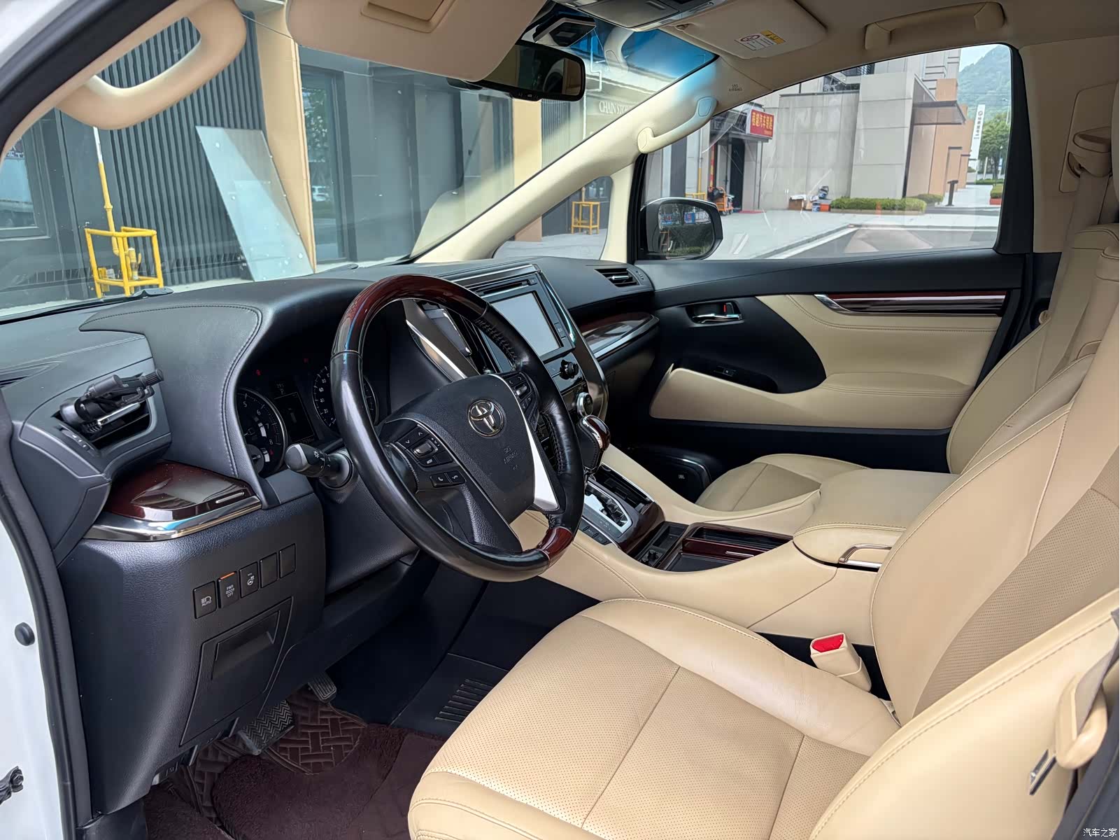 Toyota Alphard, 2018 9