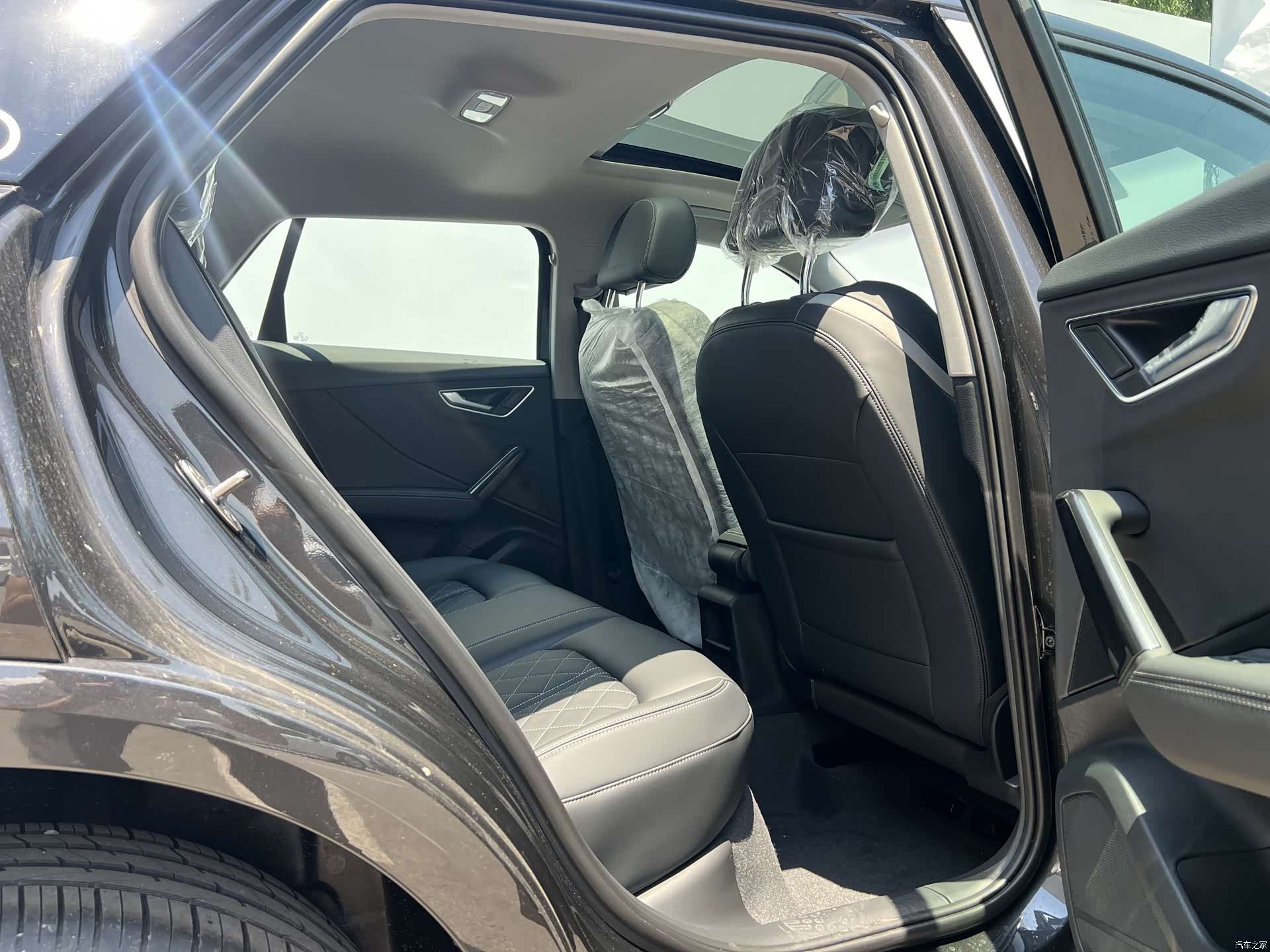 Audi Q2L, 2026 10