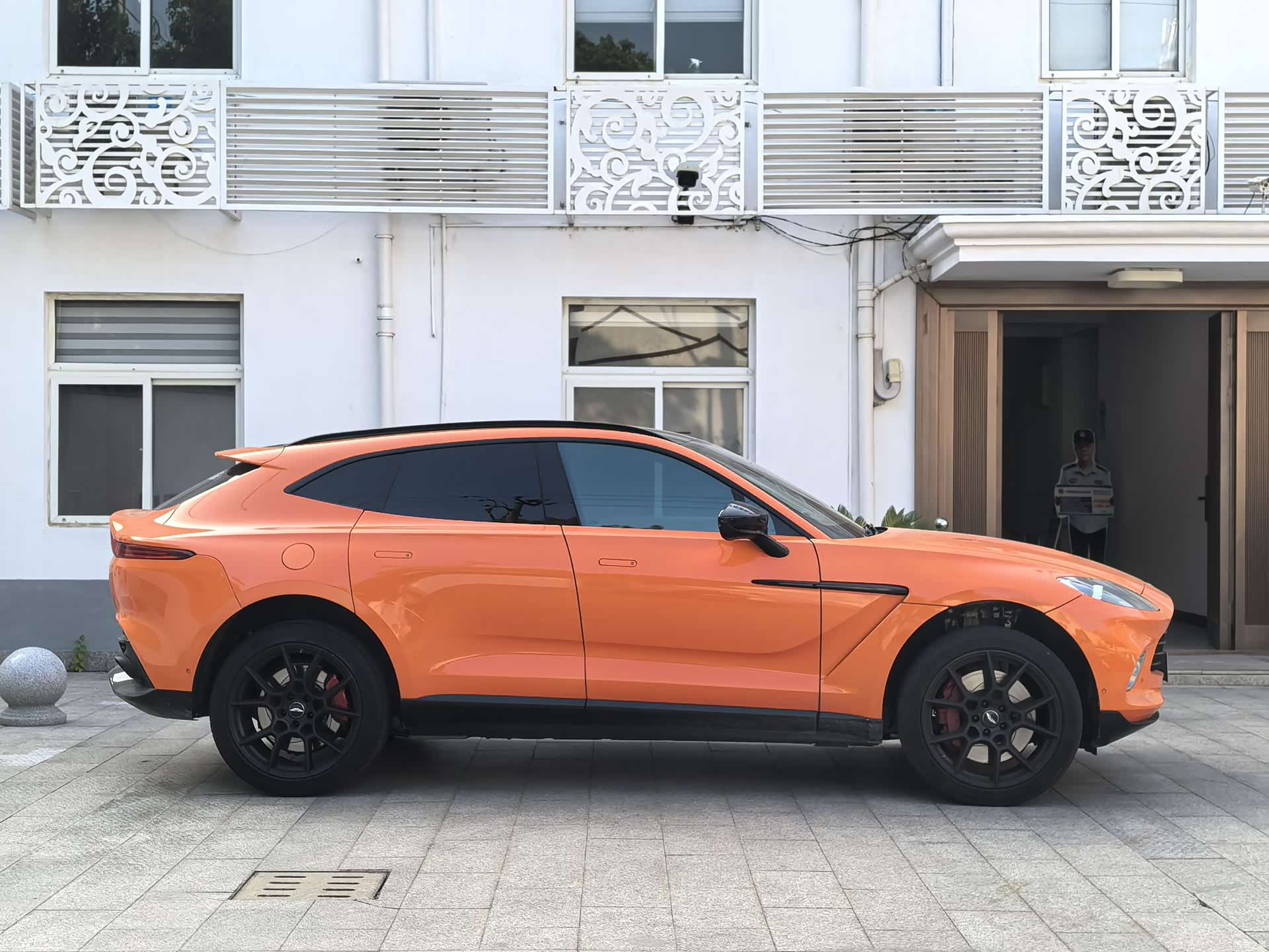Aston Martin DBX, 2021 все фото
