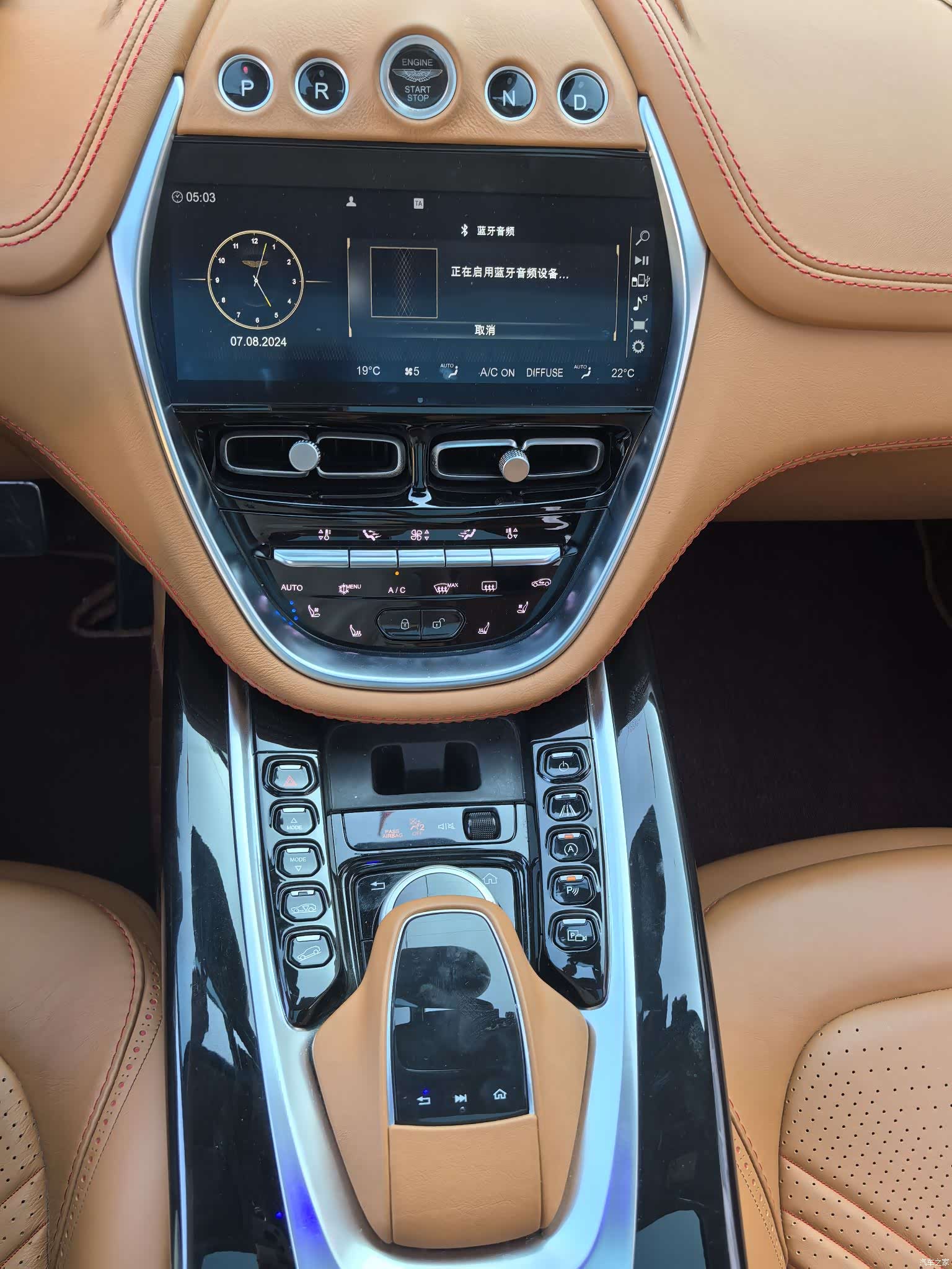 Aston Martin DBX, 2021 39
