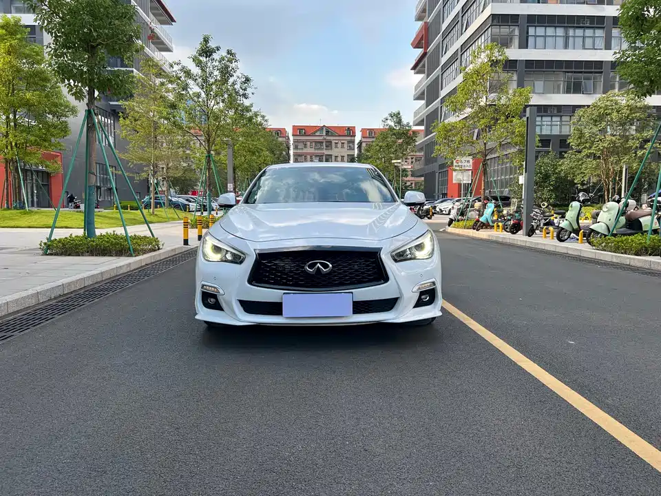 Infiniti Q50L