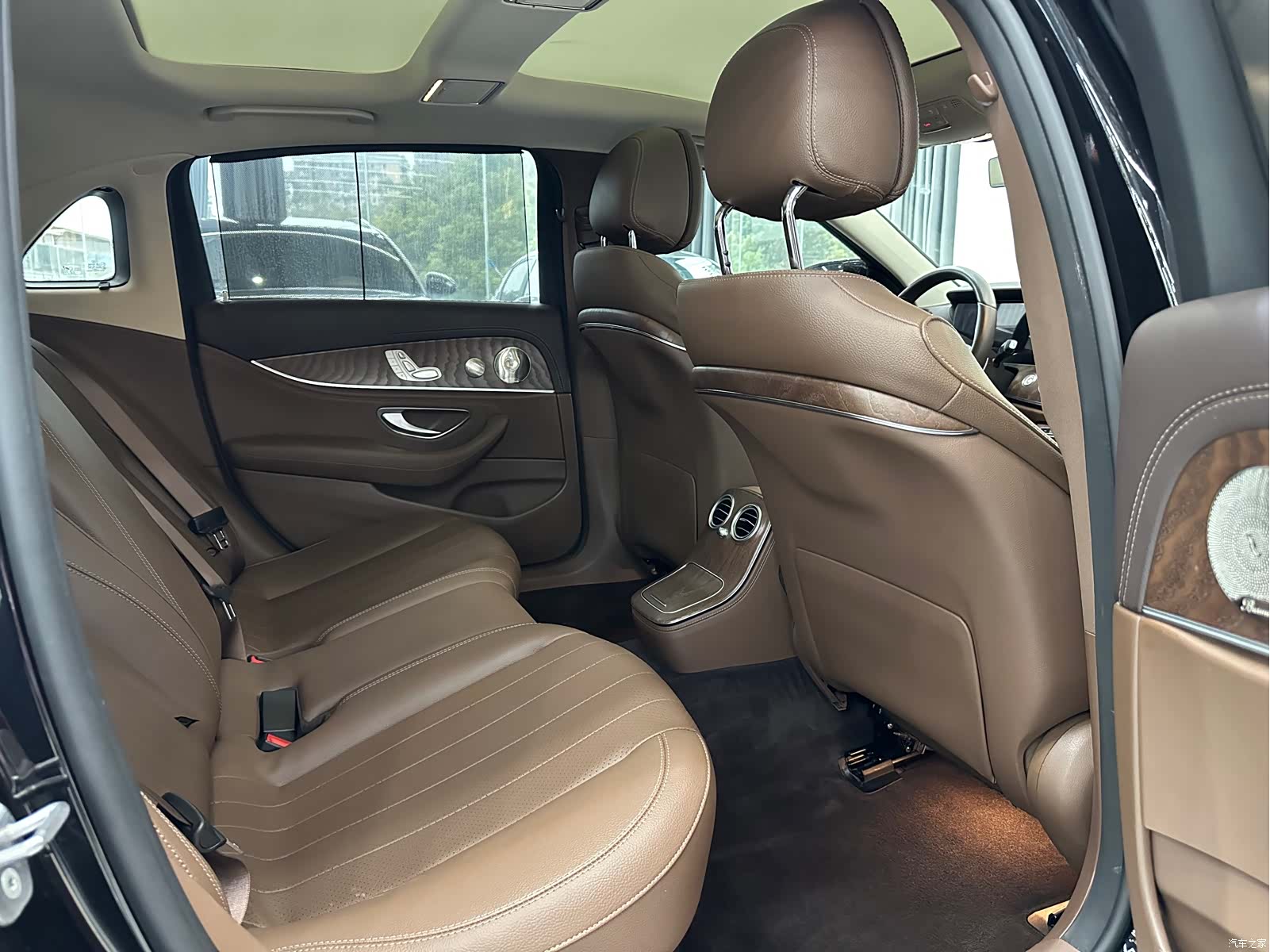 Mercedes-Benz E-Class, 2023 31