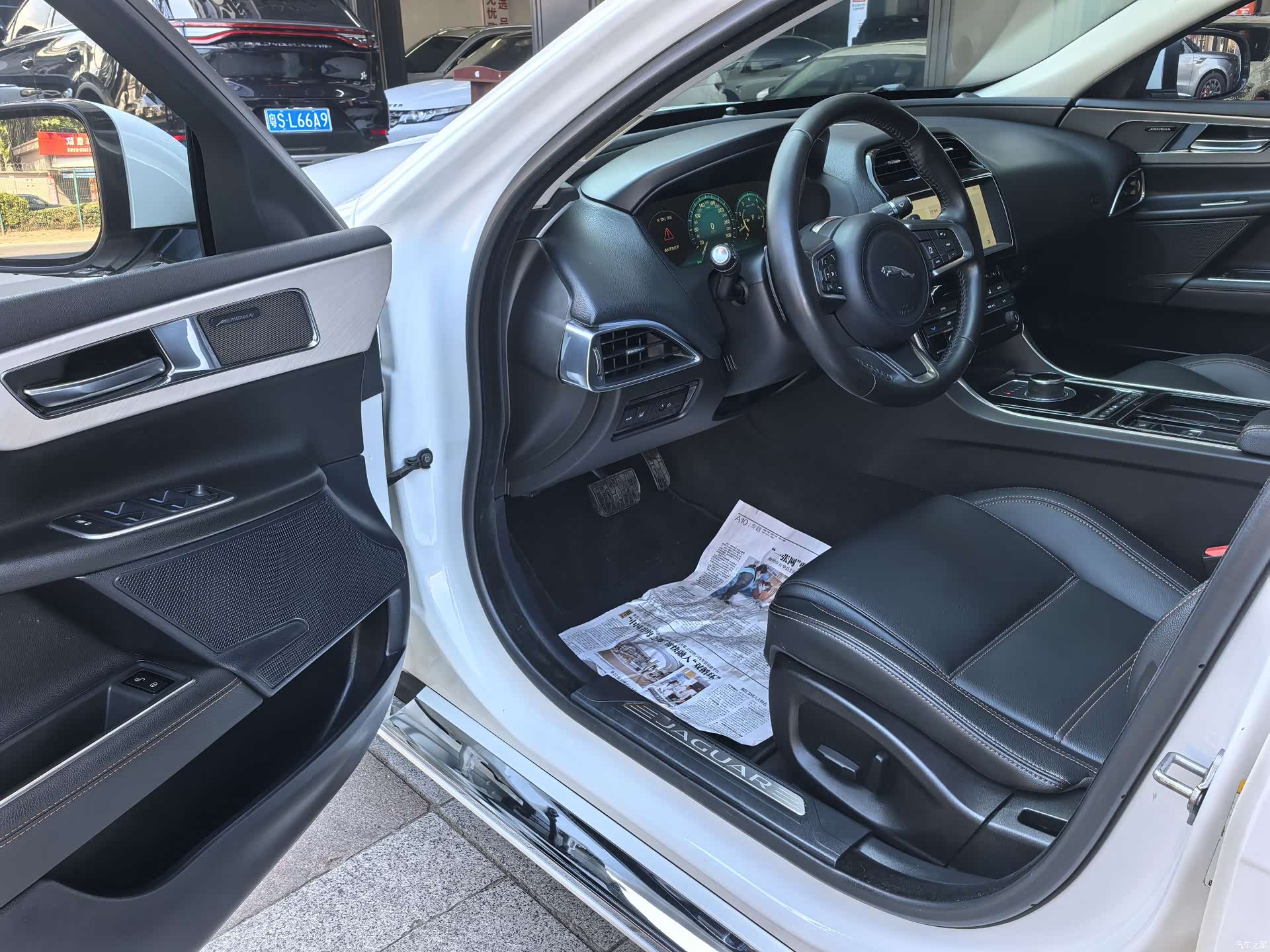 Land Rover XEL, 2019 13