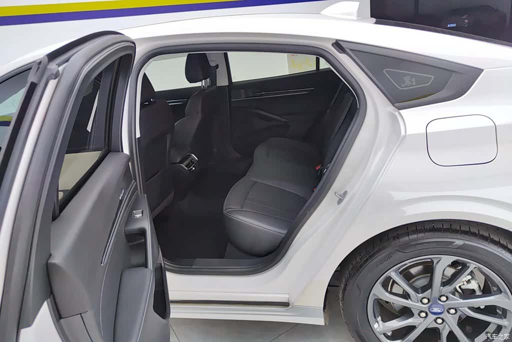 Ford Mondeo, 2025 11