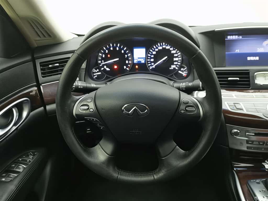 Infiniti Q70, 2017 11