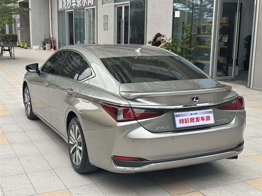 Lexus ES, 2021 все фото