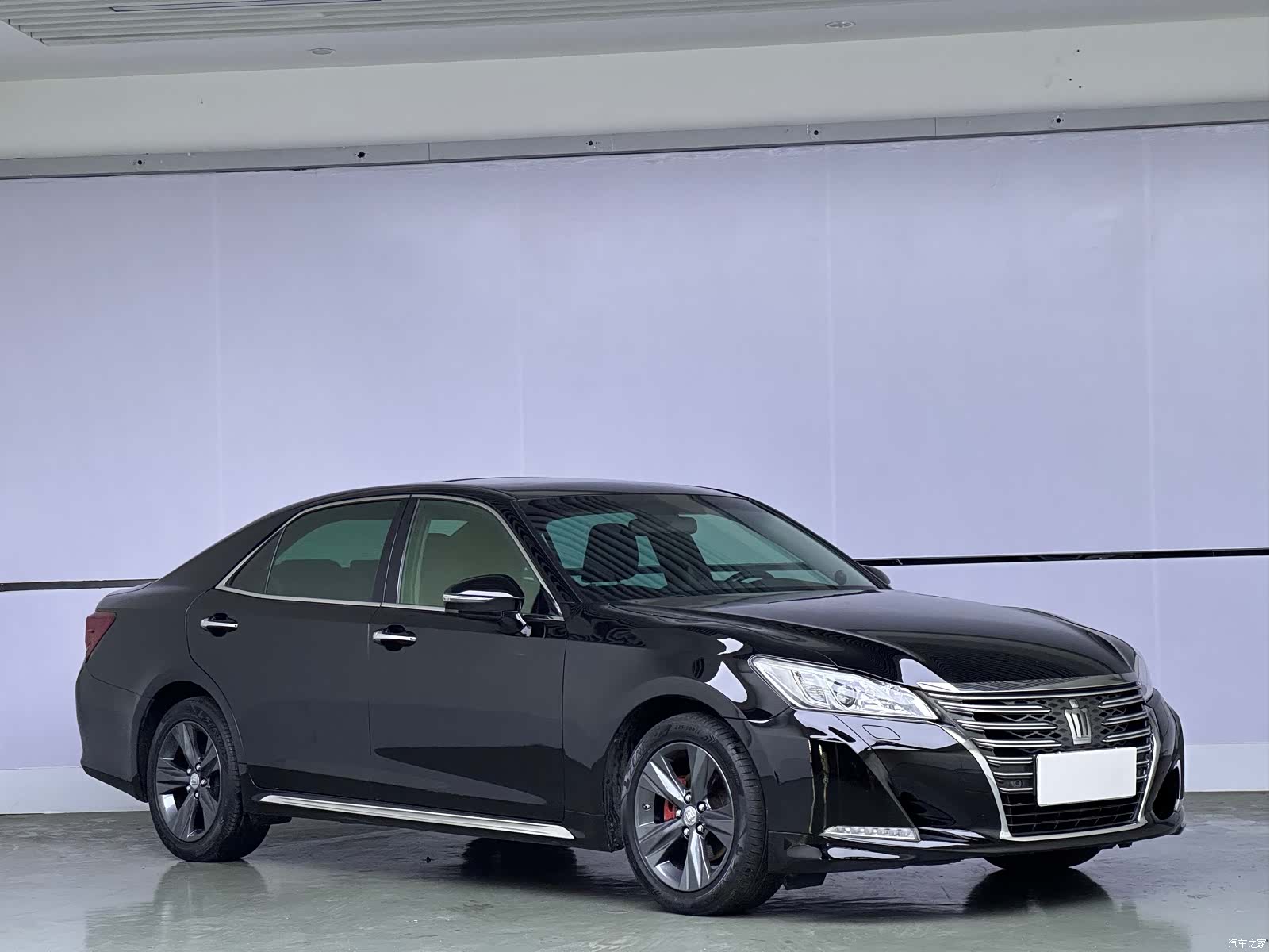 Toyota Crown, 2017 3