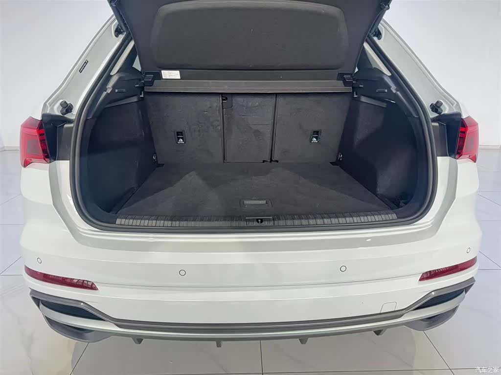 Audi Q3, 2023 6