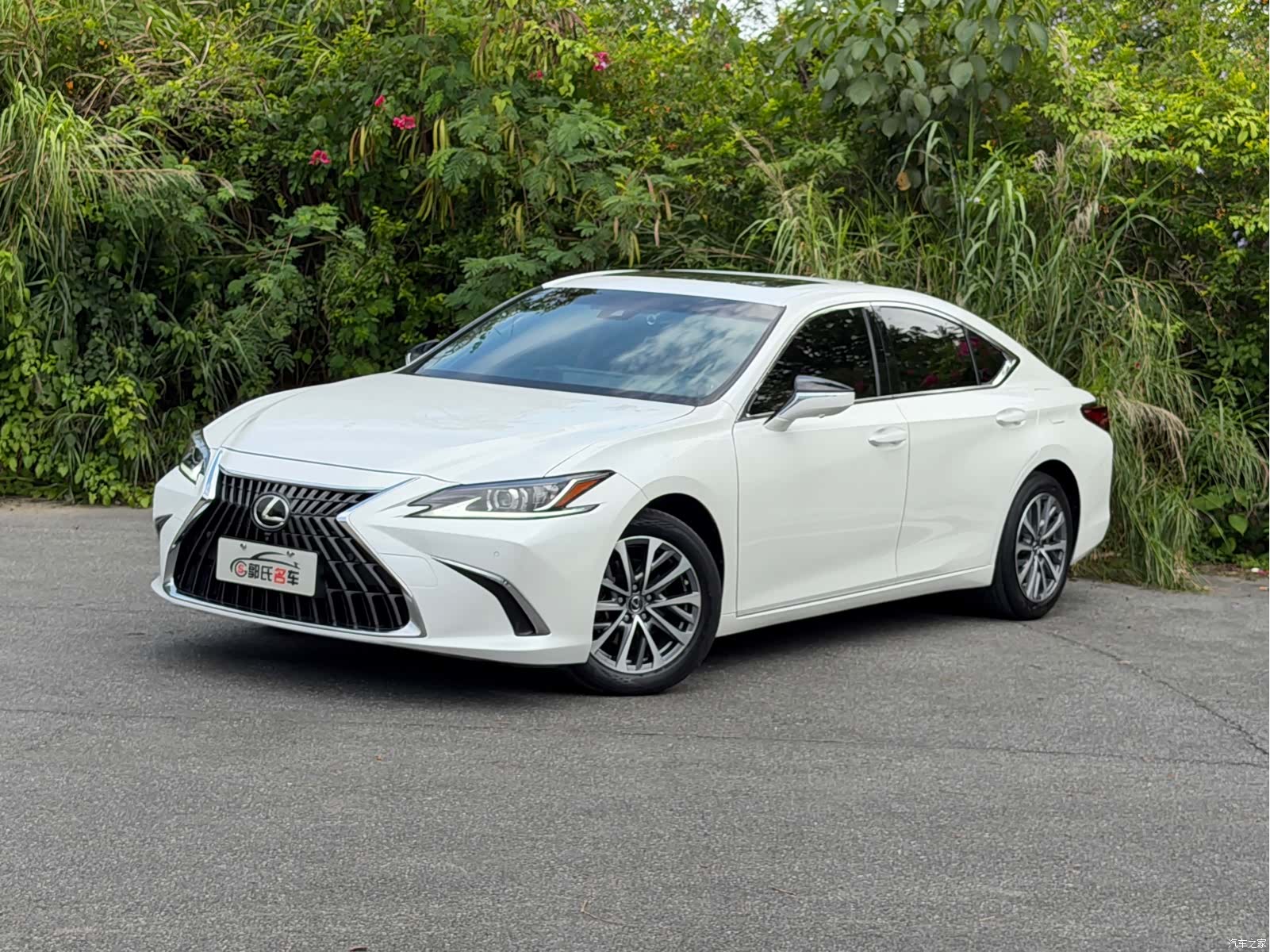 Lexus ES, 2023 1