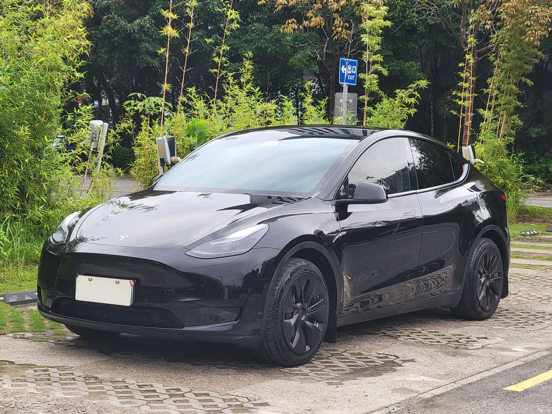 Tesla Model Y, 2023 1