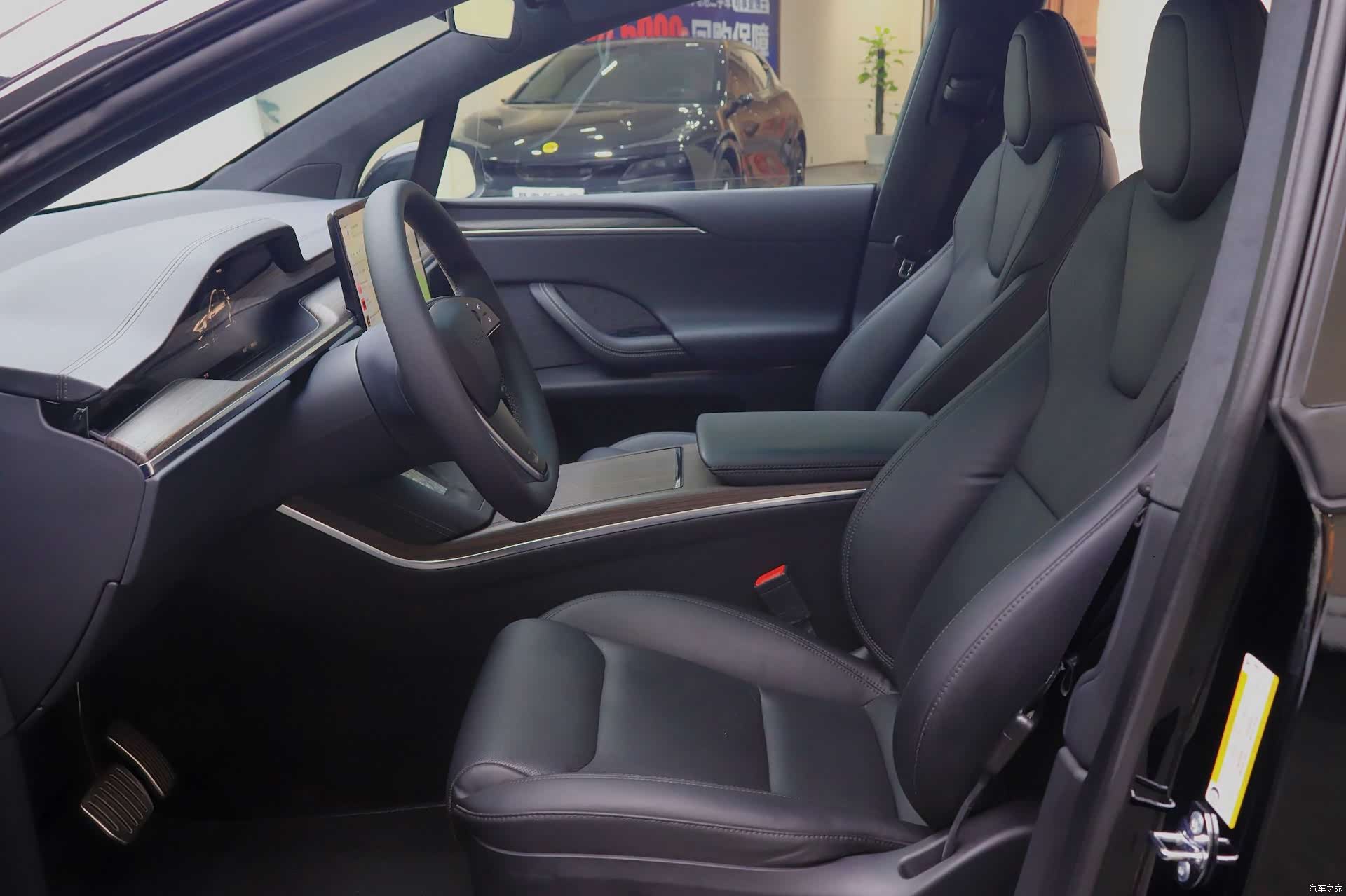 Tesla Model X, 2023 4