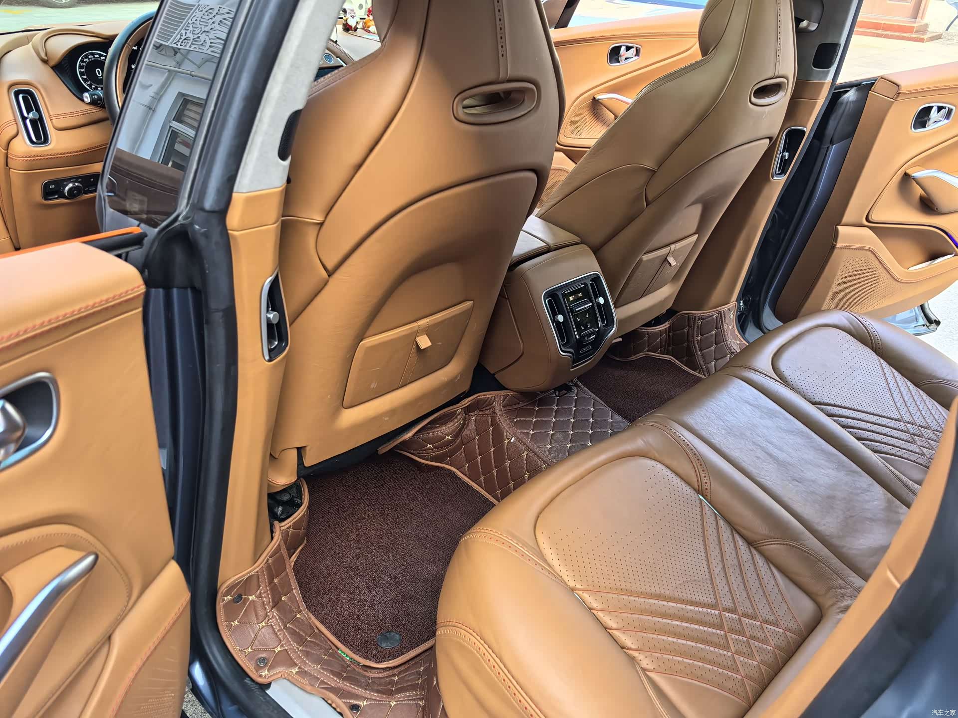 Aston Martin DBX, 2021 20