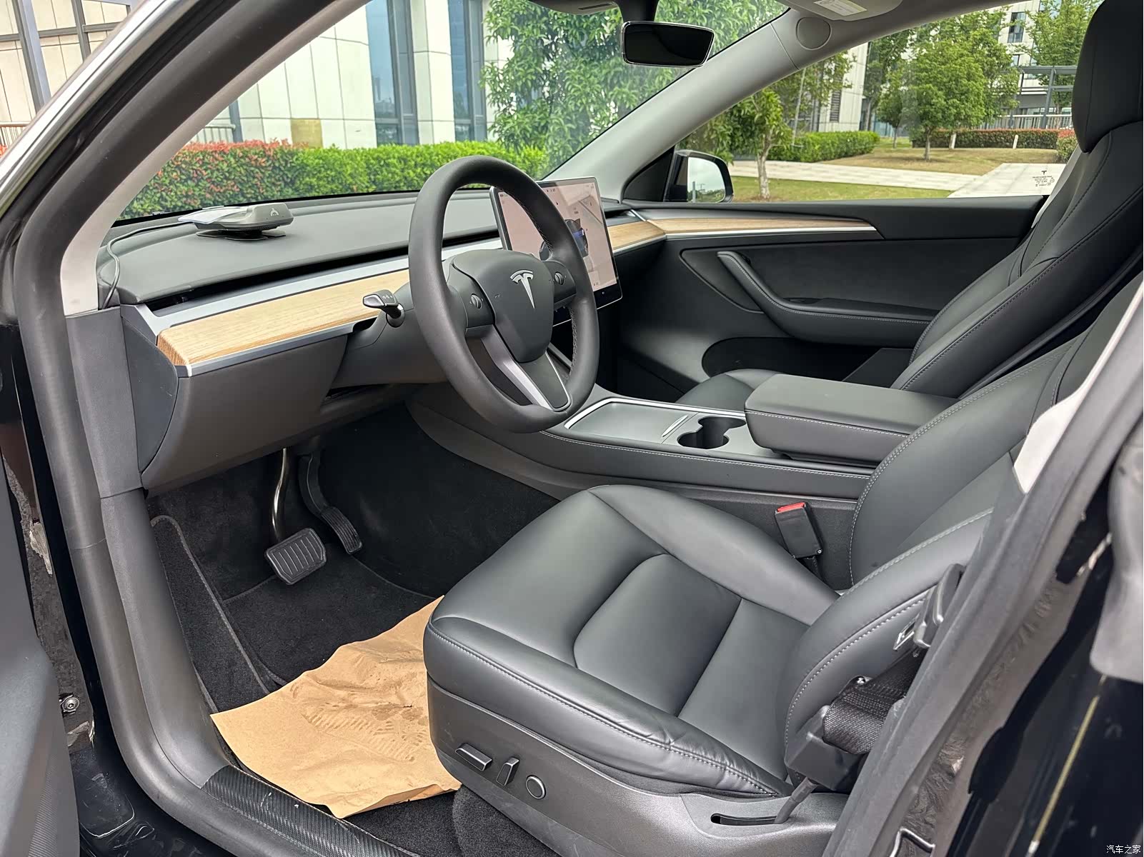 Tesla Model Y, 2022 4