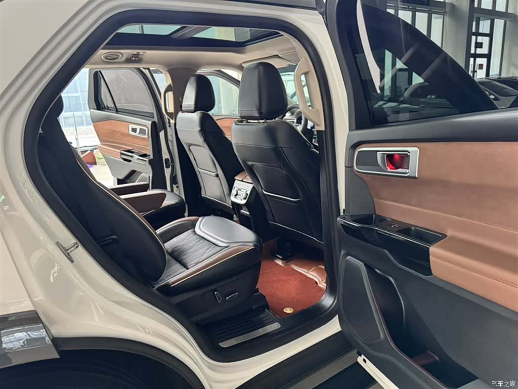 Ford Explorer, 2023 20