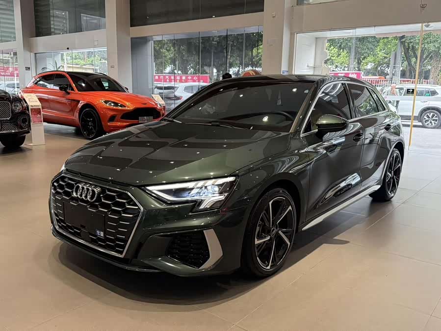 Audi A3 2023, фото 1