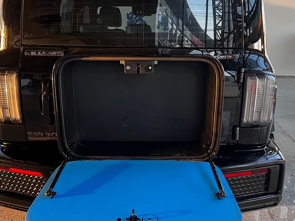 CrossBoundary Co-creation tank 300