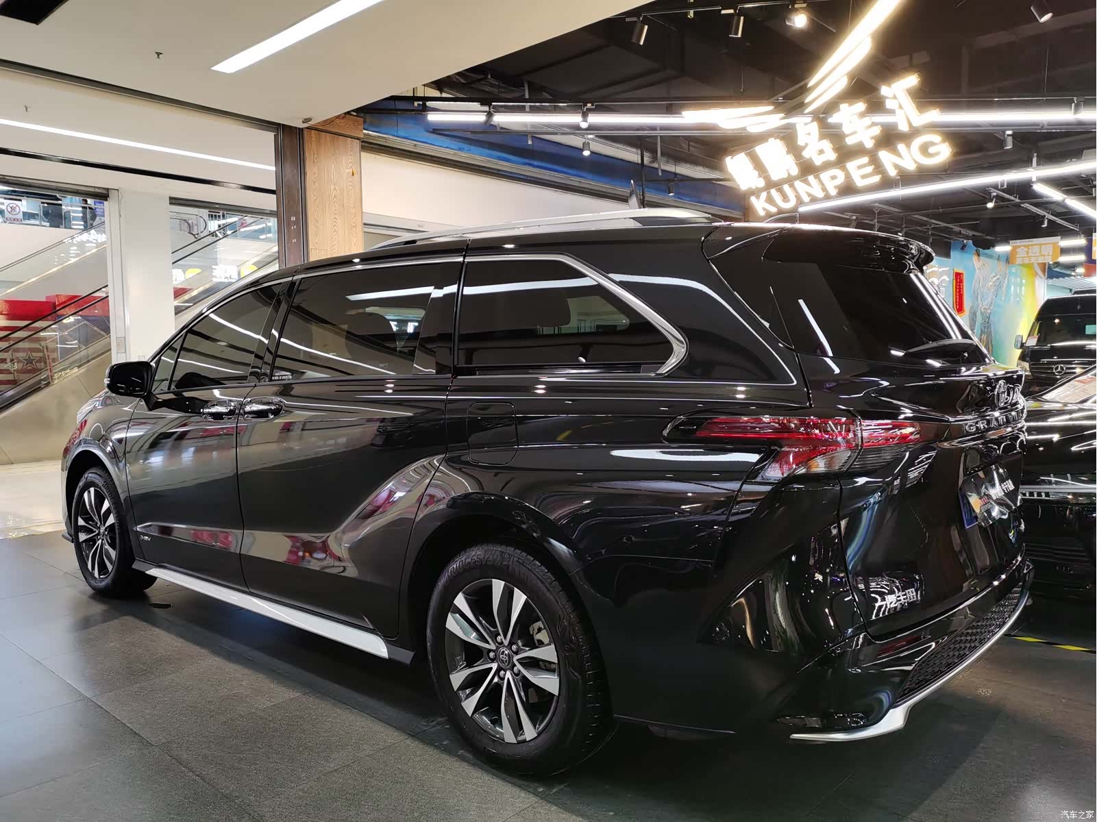 Toyota Granvia, 2025 3