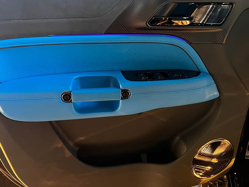 CrossBoundary Co-creation tank 300