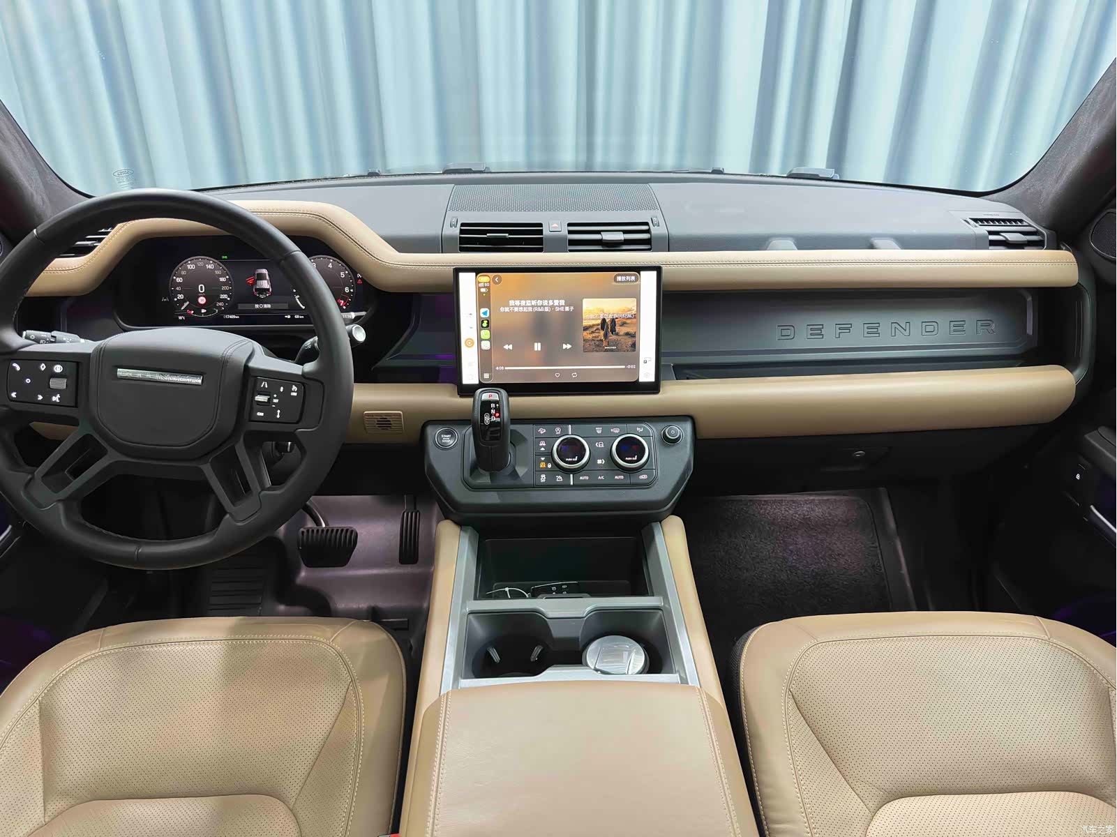 Land Rover Defender, 2025 16