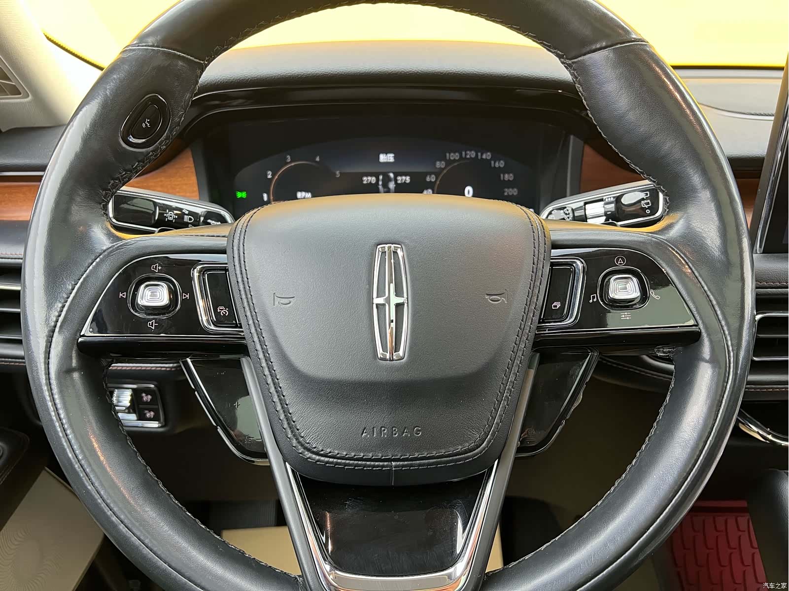 Lincoln Aviator, 2021 12