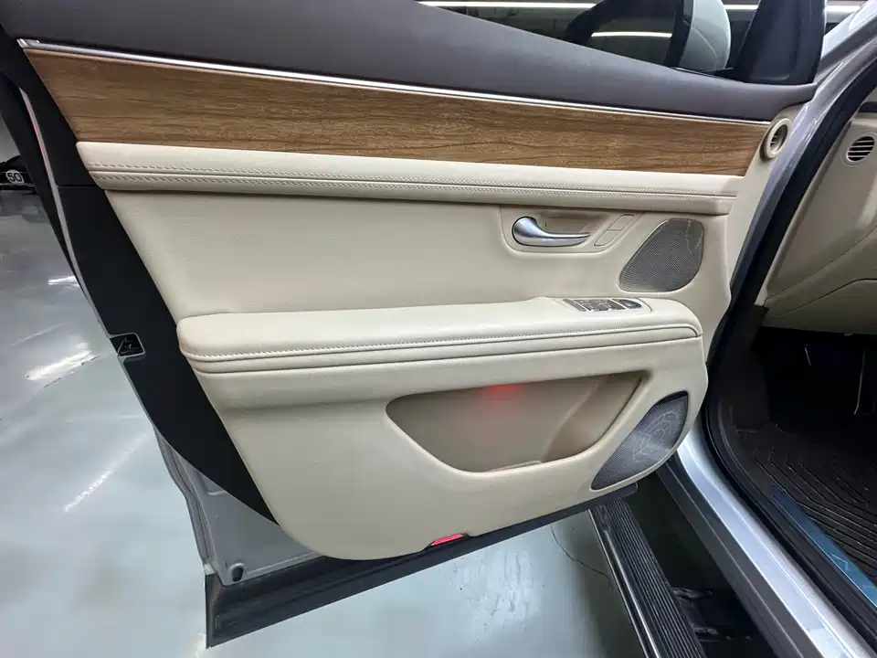 AITO Ask the world M7