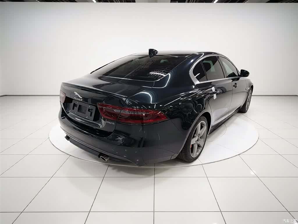 Jaguar XE, 2017 7