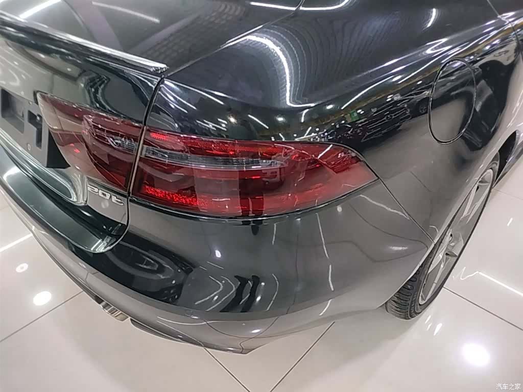 Jaguar XE, 2017 8