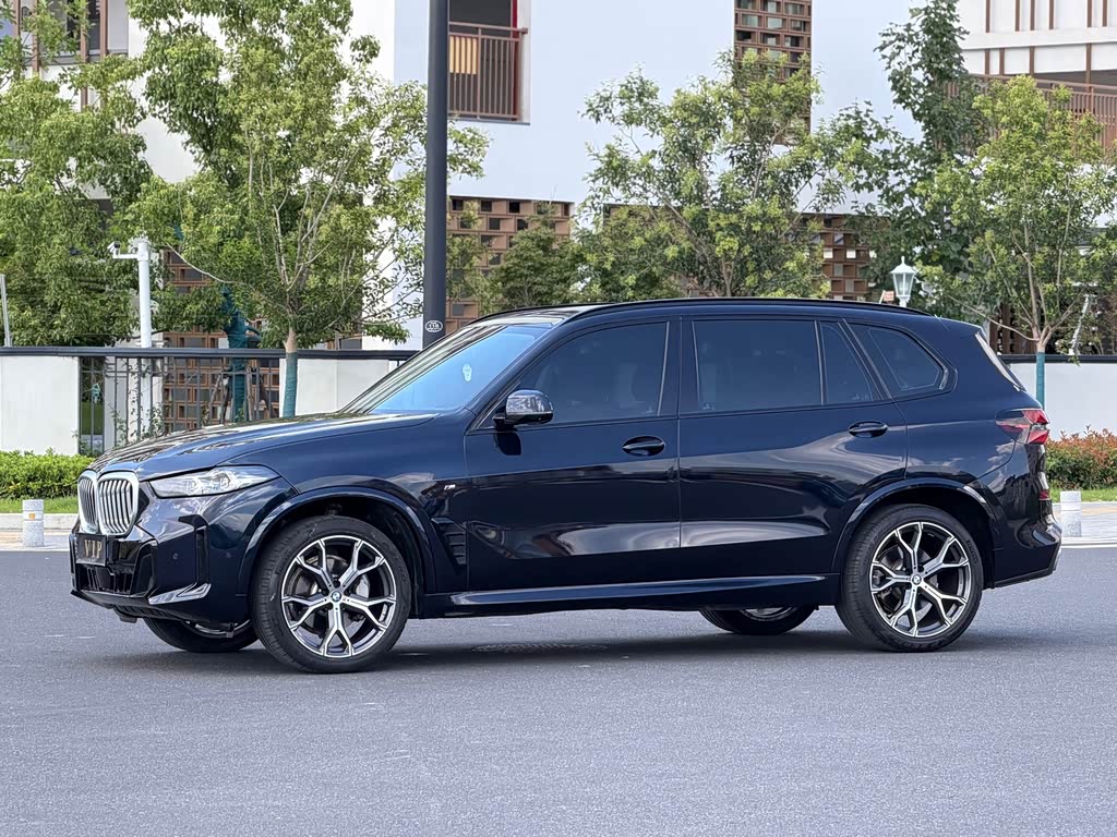 BMW X5 2023 xDrive 30Li Premium M Sport