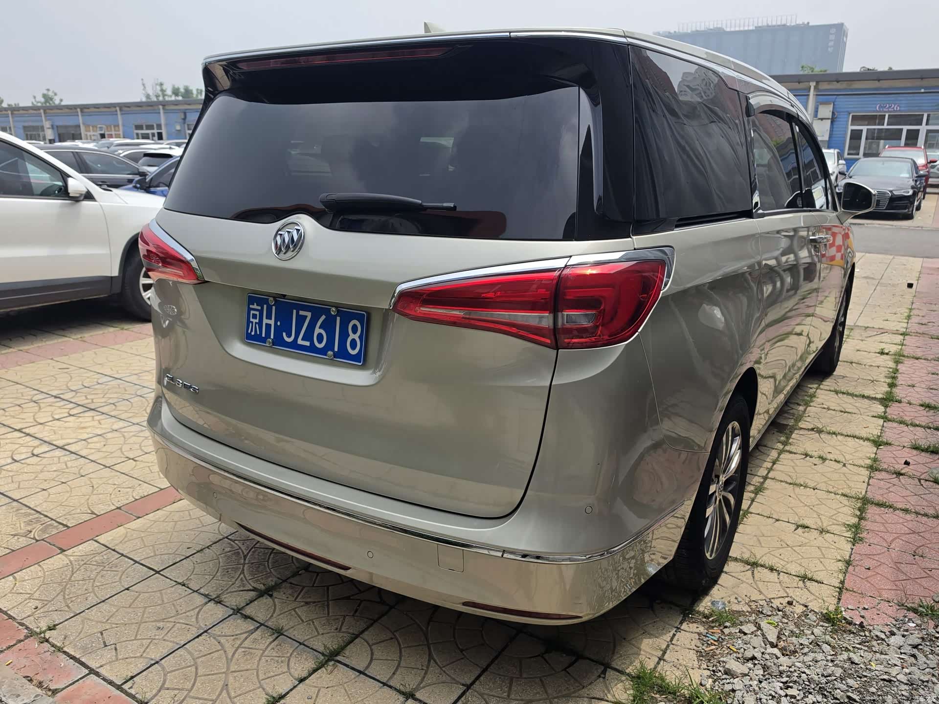 Buick GL8, 2017 13