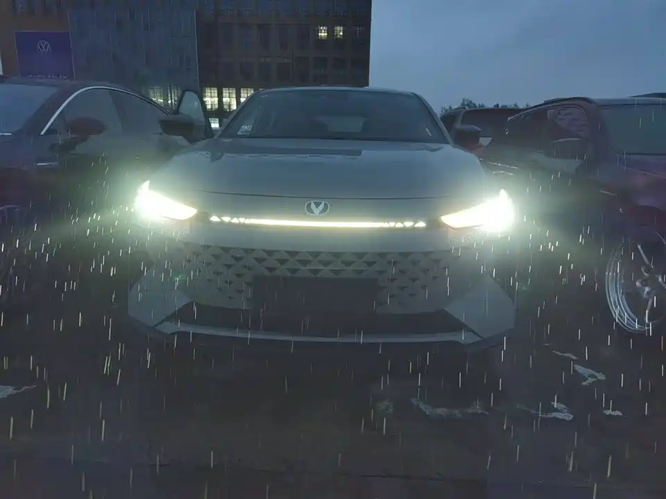 Changan UNI-V Smart iDD