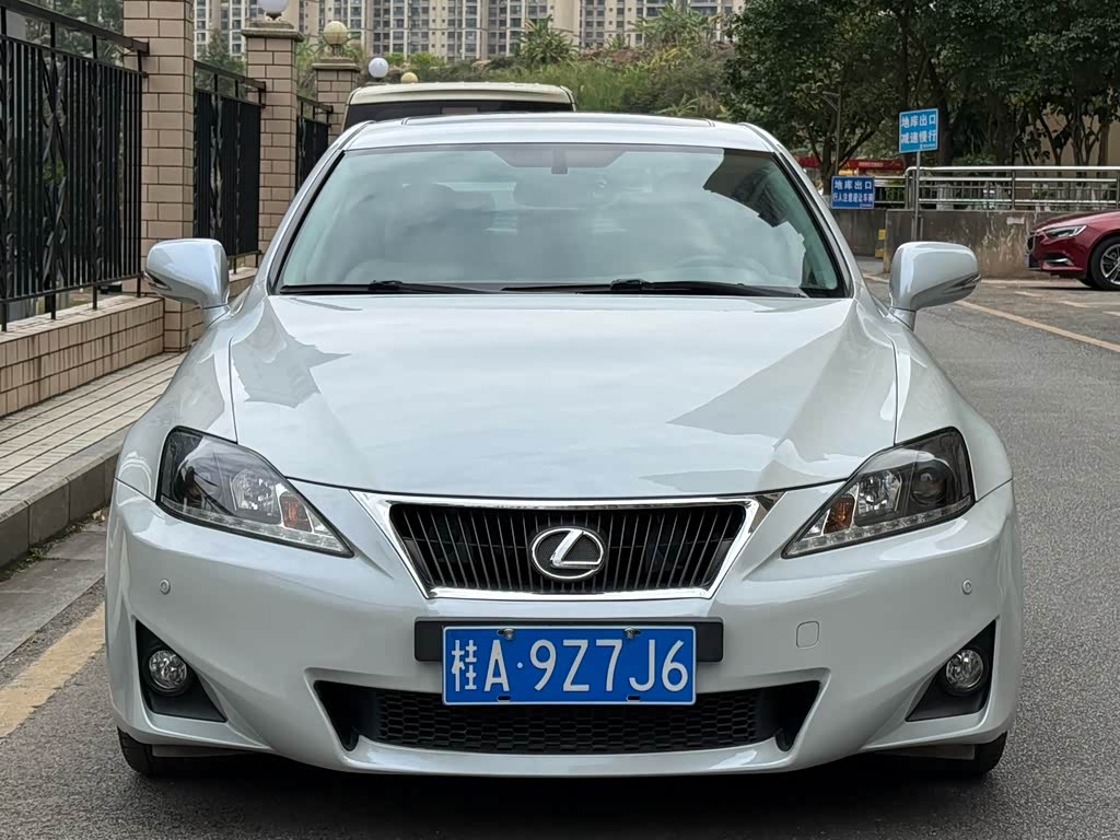 Lexus IS