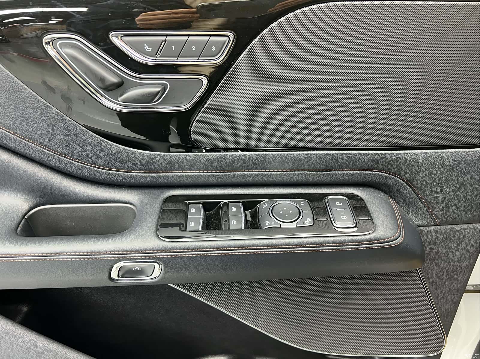Lincoln Aviator, 2024 все фото