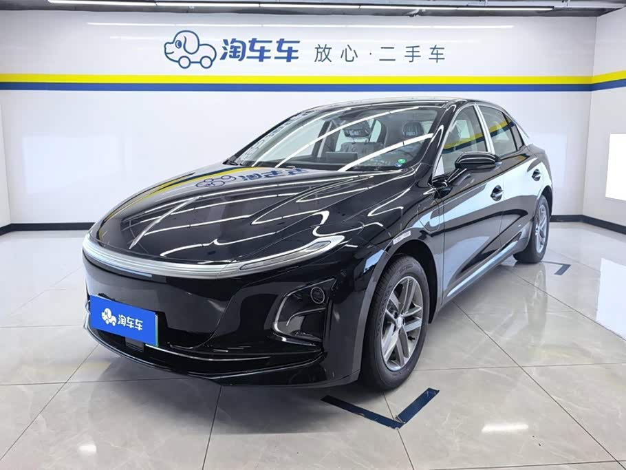 Hongqi E-QM5