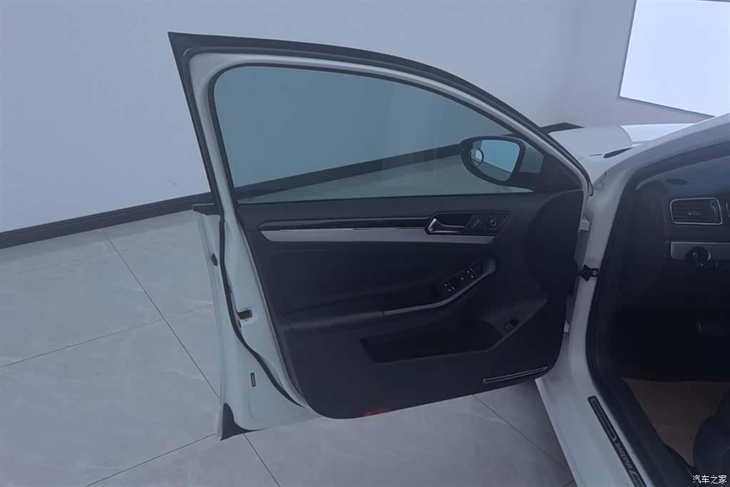 Volkswagen Sagitar, 2017 7