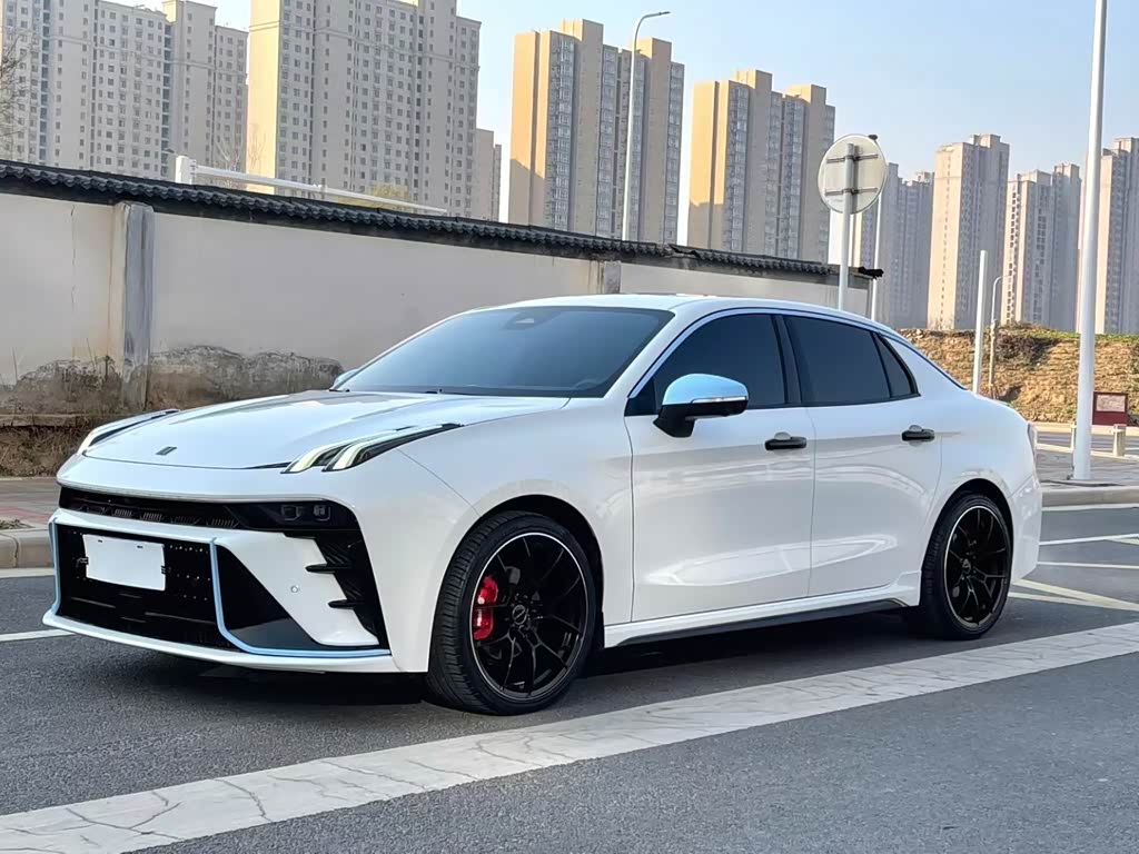Lynk & Co 03