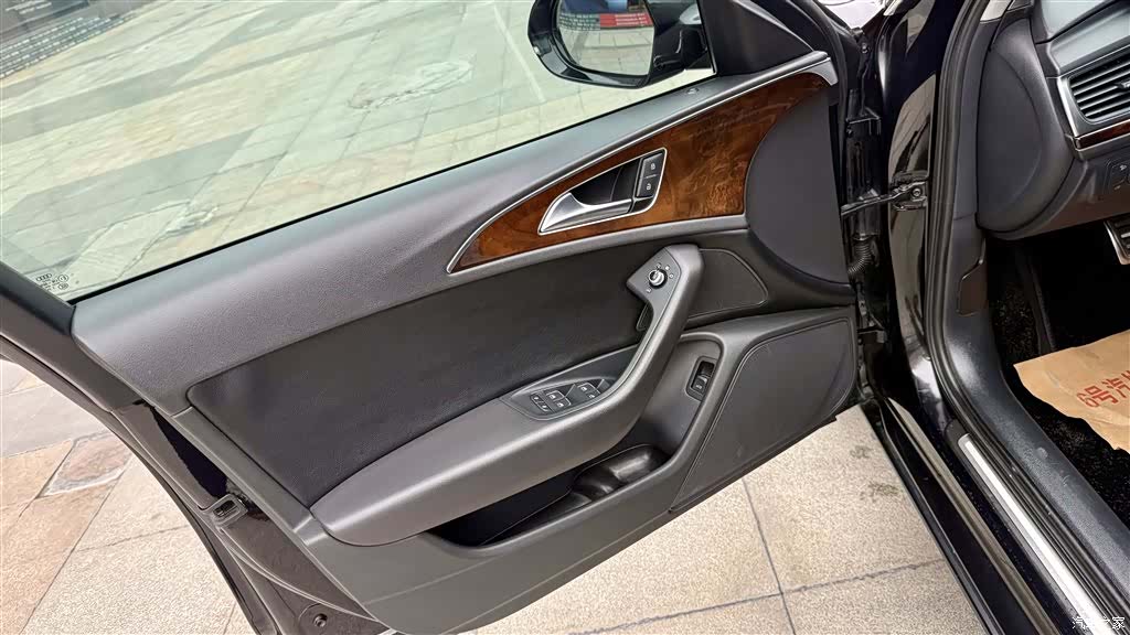 Audi A6L, 2015 11