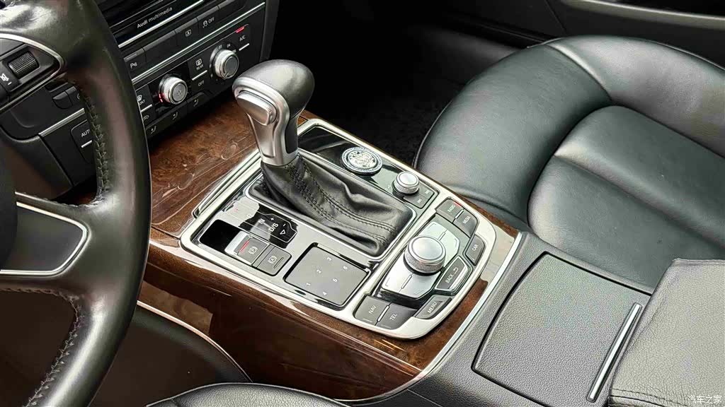 Audi A6L, 2015 10