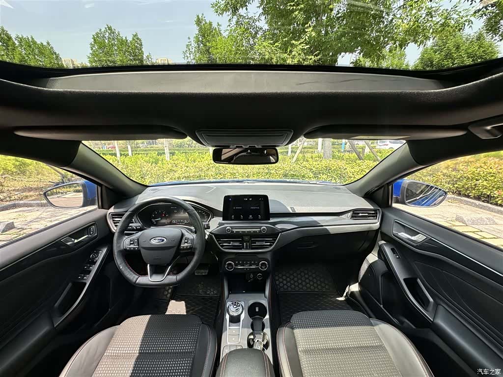 Ford Focus, 2021 12