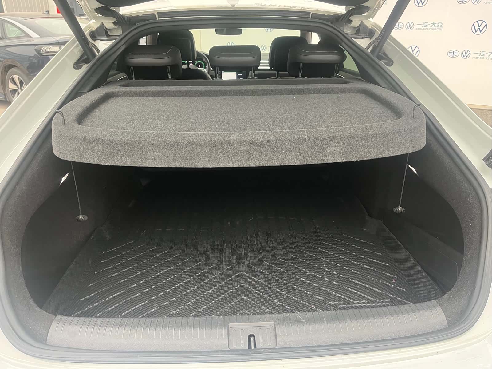 Volkswagen CC, 2022 15