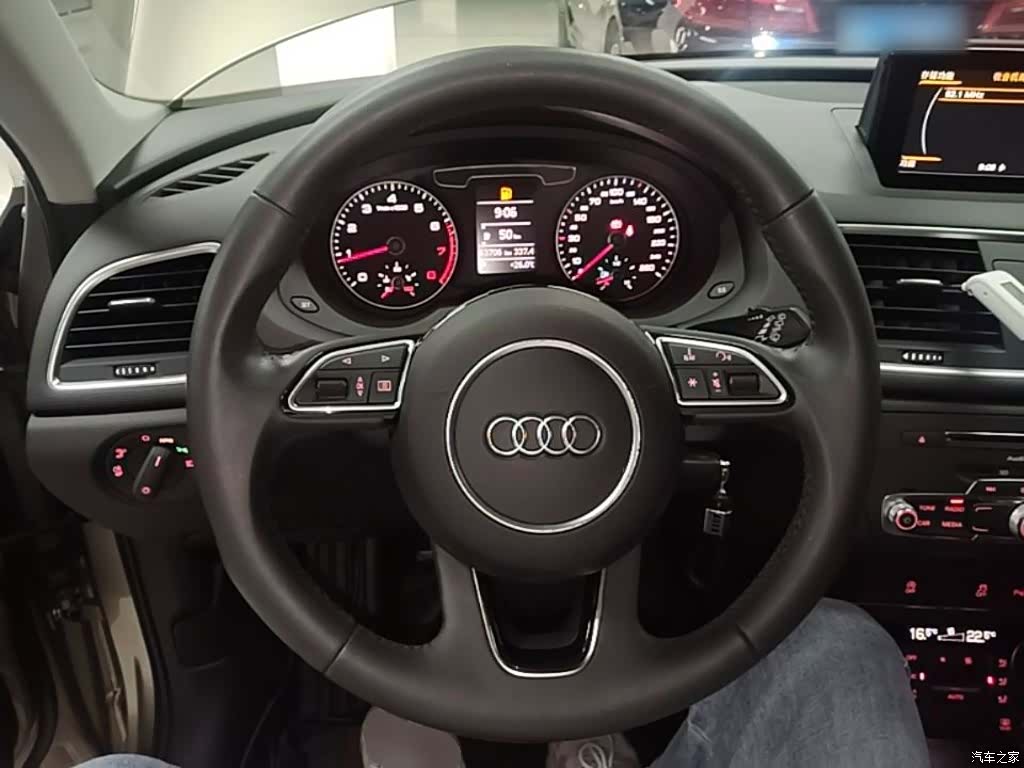 Audi Q3, 2018 11