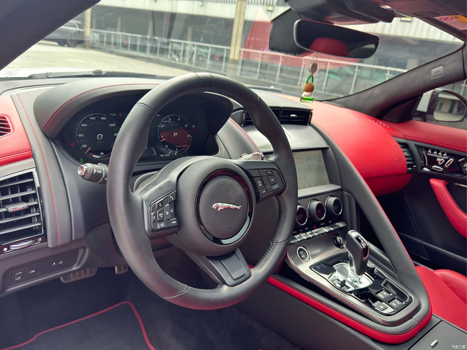 Jaguar F-TYPE, 2023 4