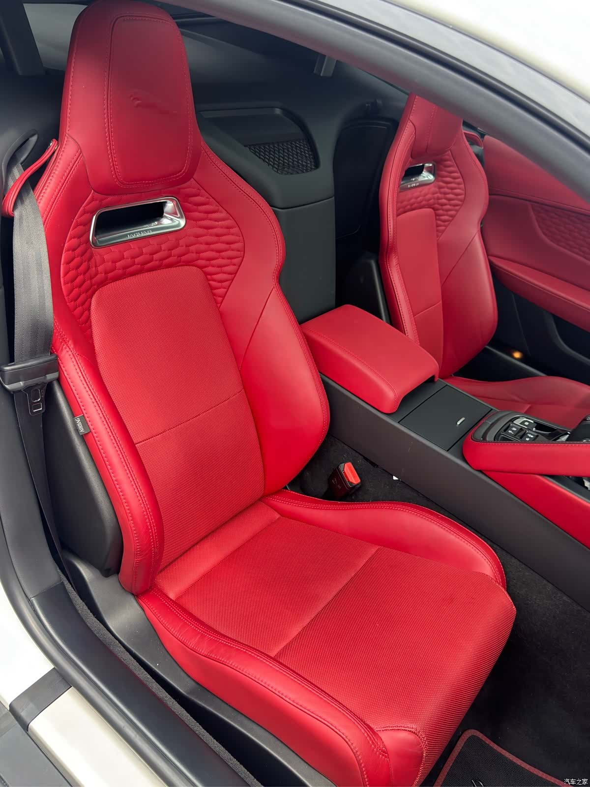 Jaguar F-TYPE, 2023 все фото