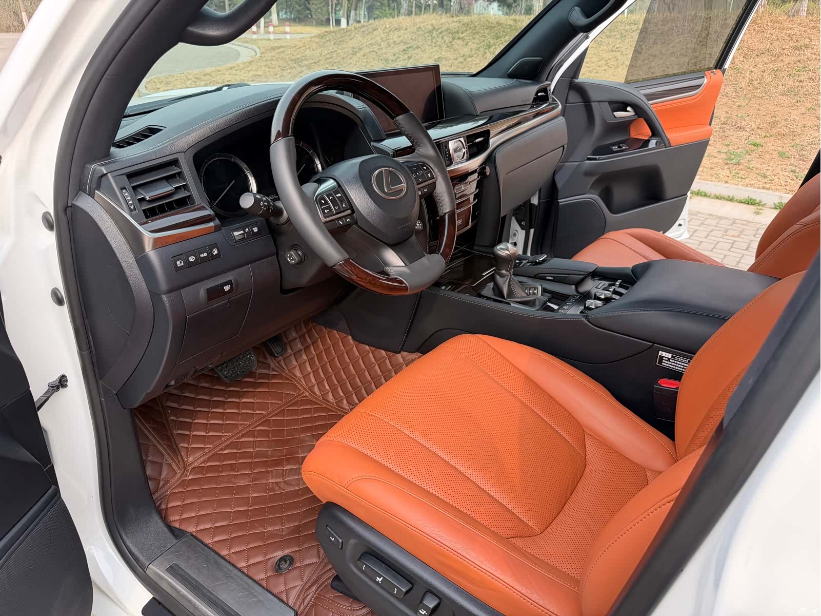 Lexus LX, 2016 11