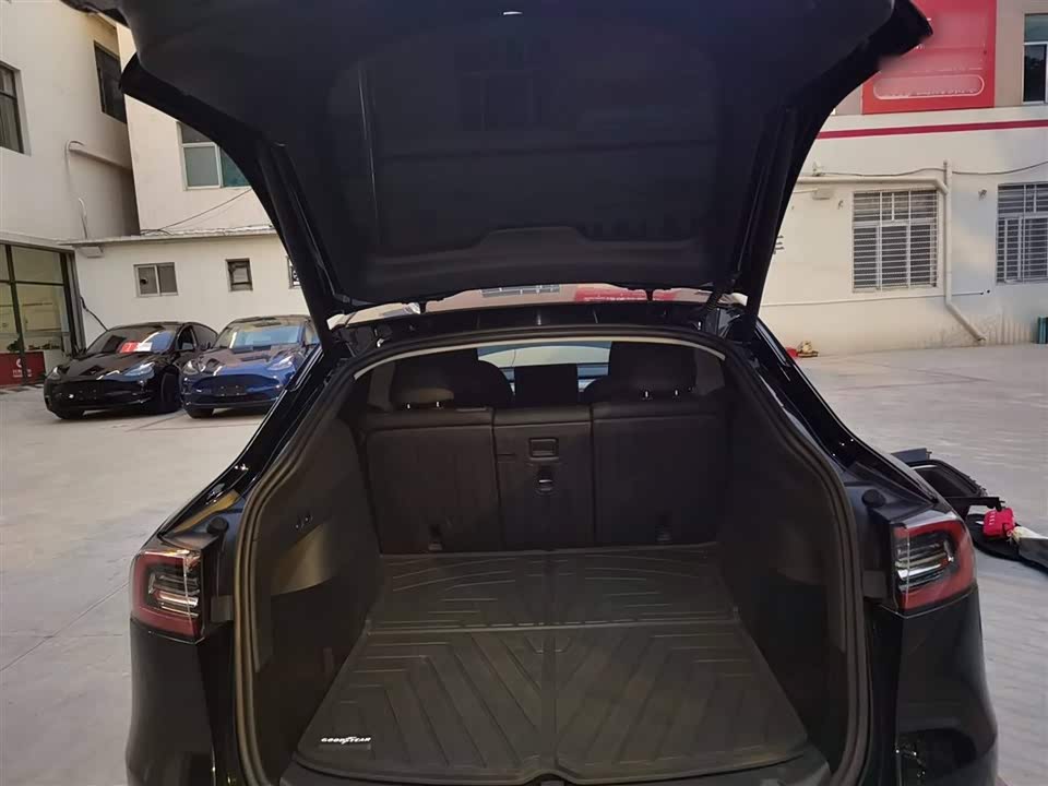 Tesla Model Y Tesla Model Y