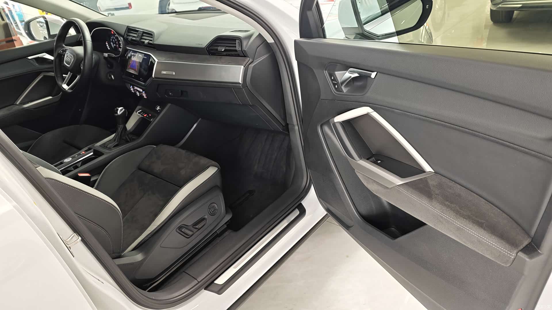Audi Q3, 2023 11