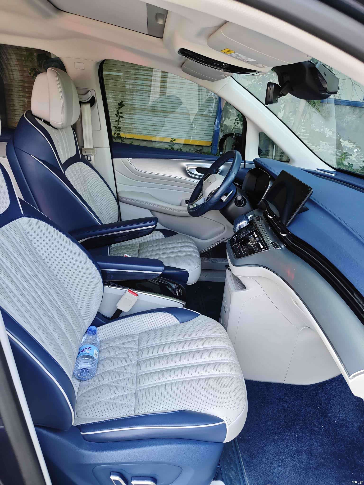 Roewe iMAX8, 2022 все фото